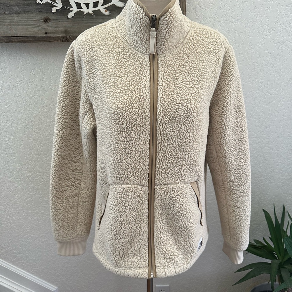 The North Face Women's Cream Sherpa Jacket Size‎ Large